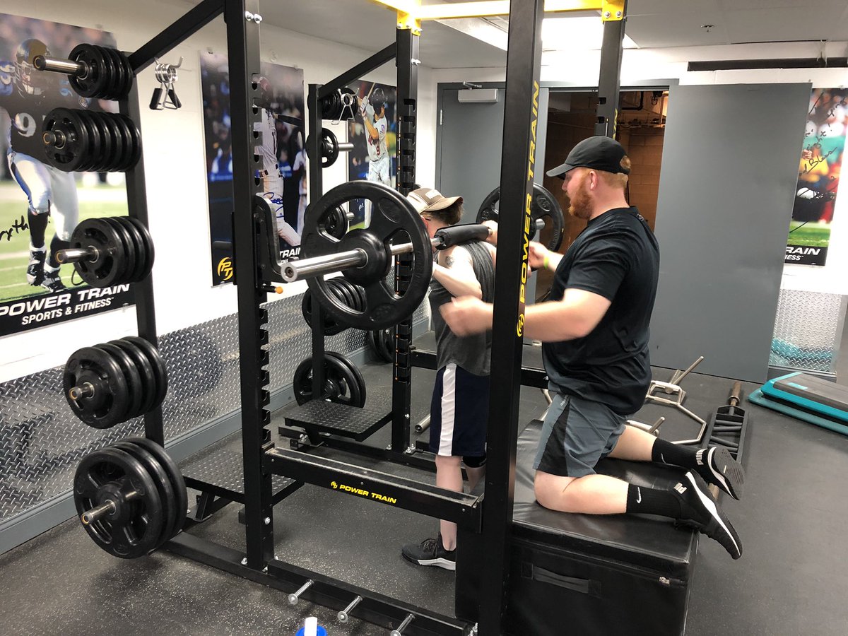 bretra88's tweet photo. If you would have told me or asked me two months ago to put 45lb plates on each side and do squats I would have laughed at you. Fast-forward 8-weeks and I did 6 reps on the fourth set. Thanks everyone at #PTHershey. #IHaveIt #StarkStrong #StrongOnStark #StarkUp #FueledByStark https://t.co/LC50CKFYPd