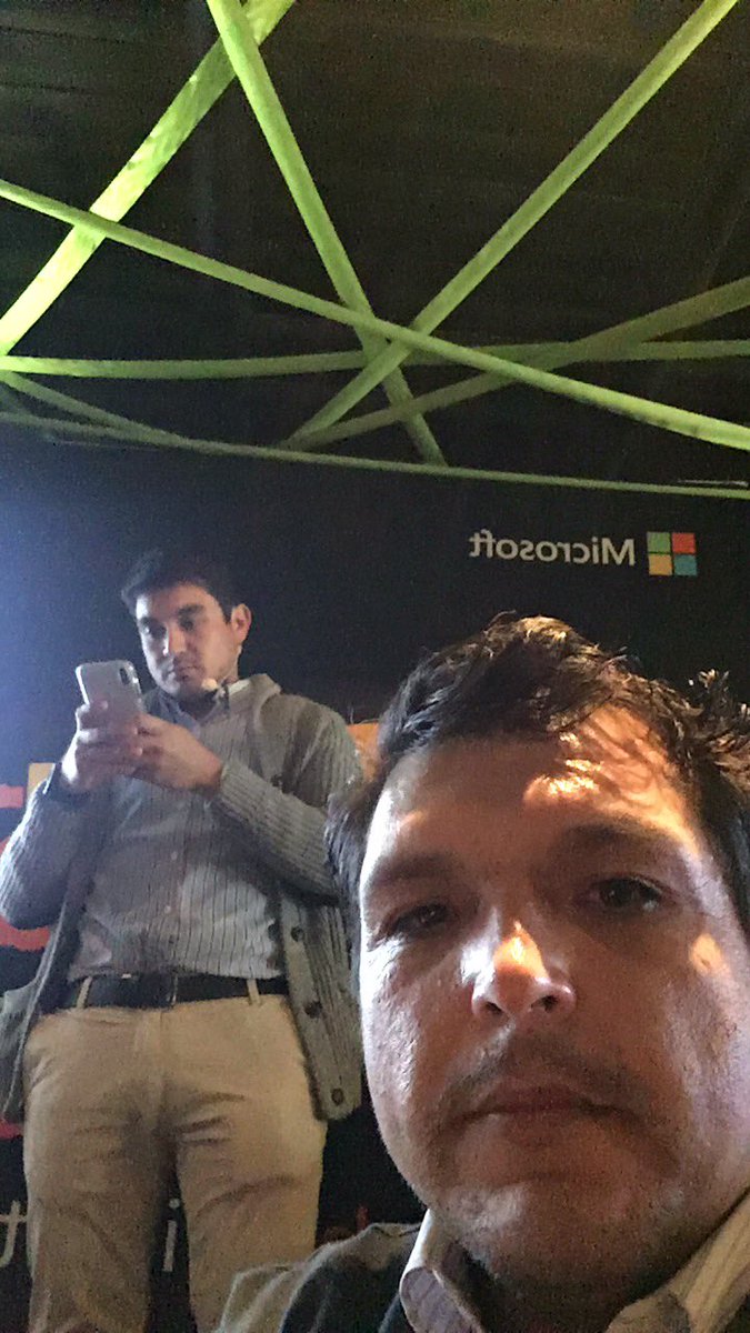 wcalcagno's tweet image. #TechNights en Santiago viendo la presentación de @tobal_ibarra