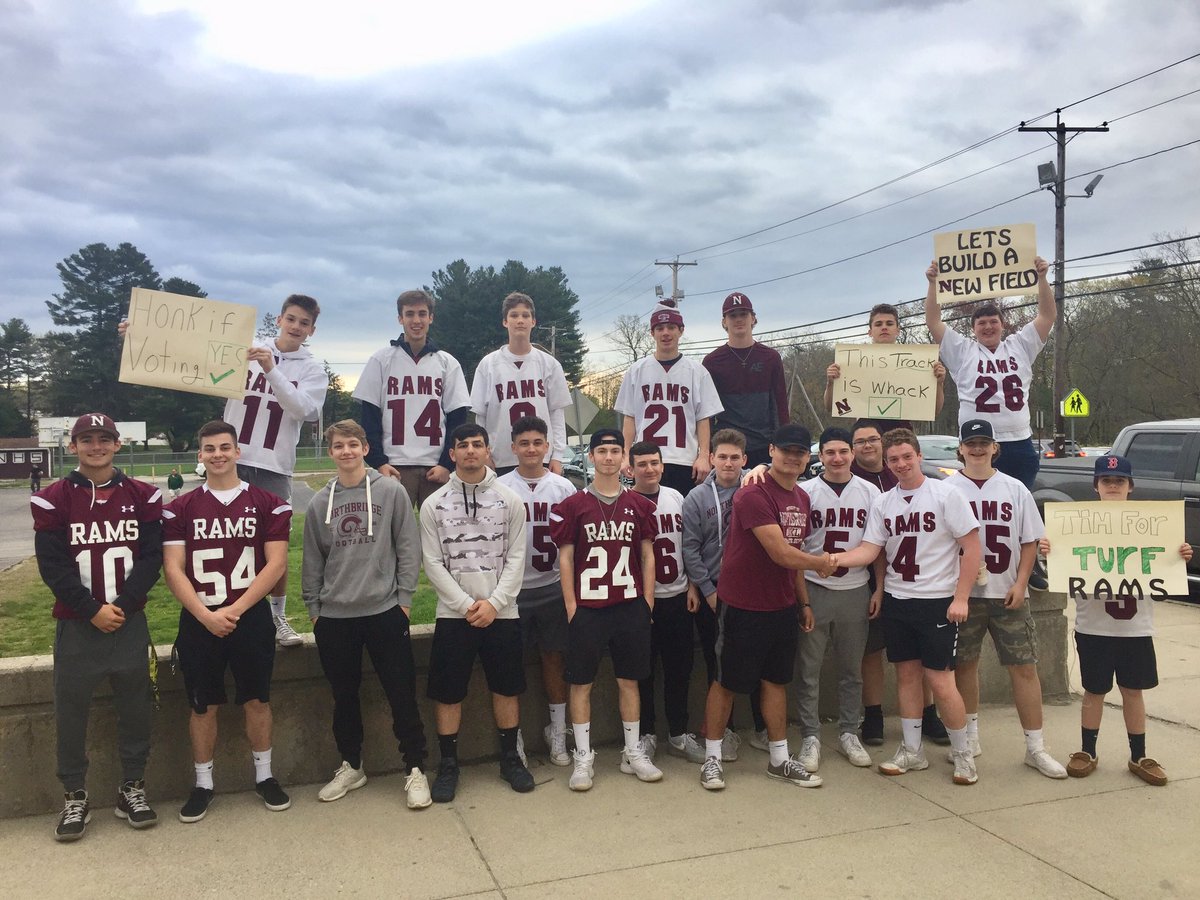 Muradian4Rep's tweet photo. #northbridge town meeting, with hundreds in attendance, including some STRONG advocates outside! @nbramsathletics @nbridgehs @NorthbridgePS @Since_1896 @NBSportsUpdates @NHSRAMSLAX @telegramdotcom https://t.co/z6bMi30GD7