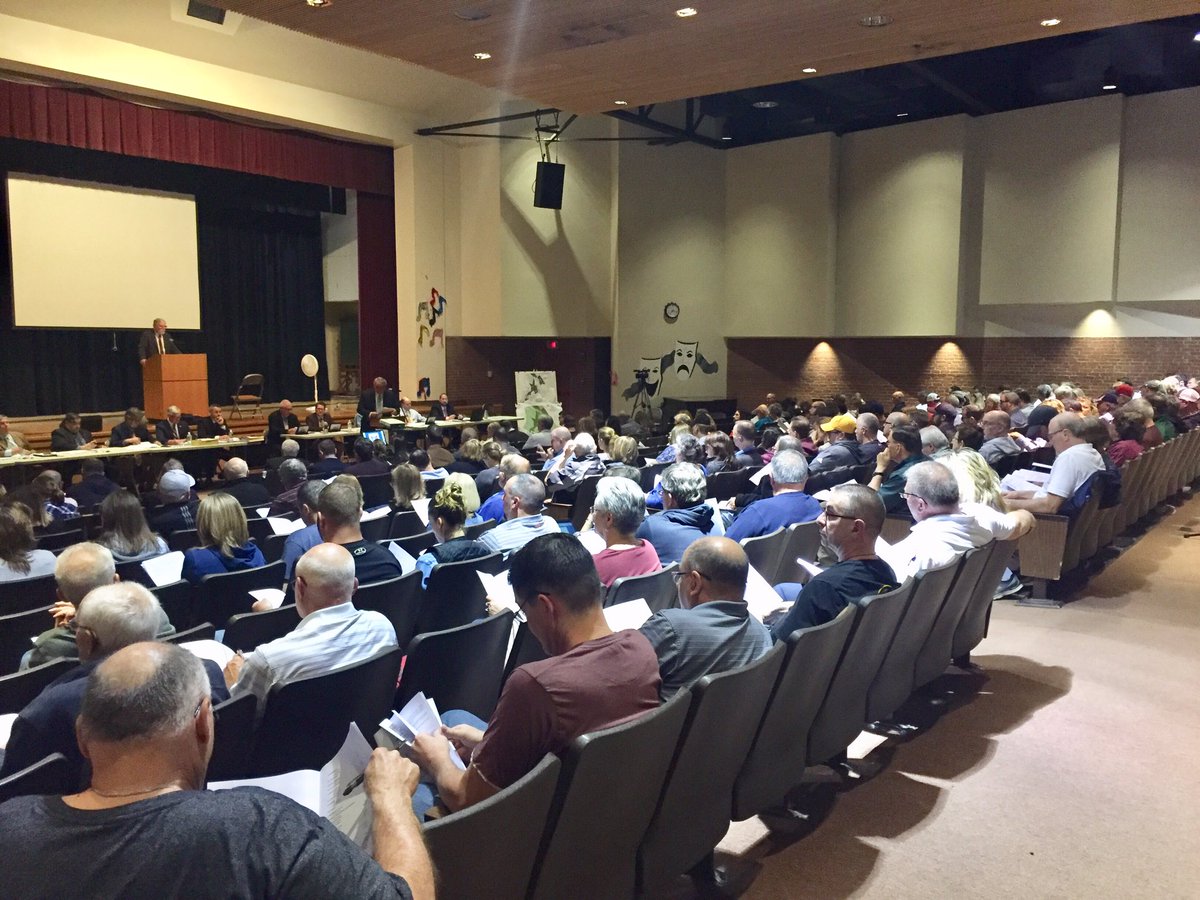 Muradian4Rep's tweet photo. #northbridge town meeting, with hundreds in attendance, including some STRONG advocates outside! @nbramsathletics @nbridgehs @NorthbridgePS @Since_1896 @NBSportsUpdates @NHSRAMSLAX @telegramdotcom https://t.co/z6bMi30GD7