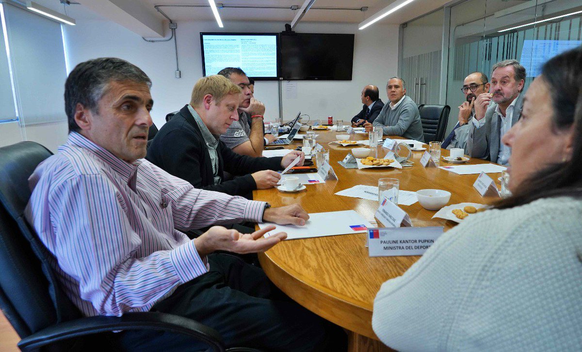 kantor_pauline's tweet photo. Hoy tuvimos productiva reunión con Fernando Radice, Alejandro Orizola, Fernando Yáñez, Rodrigo Cauas y Marcelo Vargas, reconocidos especialistas en medicina deportiva con quienes estamos perfeccionando el #PRODDAR. ¡Otro gran paso en beneficio de nuestros deportistas! https://t.co/rhsxnkzdQf