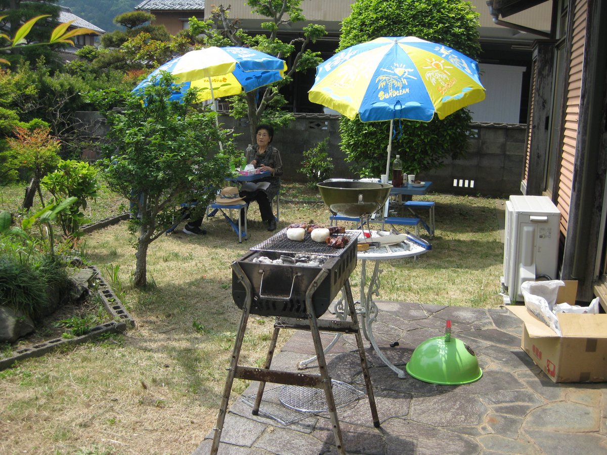 あらきやすのぶ たるいちょう 休日に寝て過ごすのはもったいない bbq 庭でbbqをしました 焼肉とは違いますよ 安い肉に手間をかけじっくり焼くのがbbq 本日の肉料理は ビア缶チキン 鶏の丸焼き 前日から下味を漬けたスペアリブポーク 前日に あらきやすのぶ たるいちょう 休日に寝て過ごすのはもったいない bbq 庭でbbqをしました 焼肉とは違いますよ 安い肉に手間をかけじっくり焼くのがbbq 本日の肉料理は ビア缶チキン 鶏の丸焼き 前日から下味を漬けたスペアリブポーク 前日に