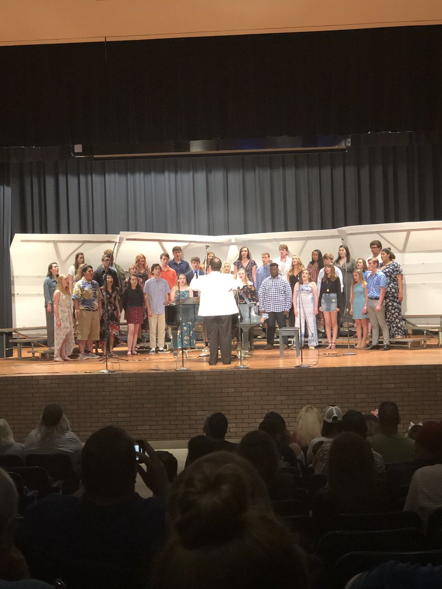sarahjuanita_'s tweet photo. Left the band concert at the middle school and rushed over to hear brothers 3 and 4 with @SdhsSingers and SDHS concert choir. #supportthearts #onetribe #taletedKEES https://t.co/IEKJMJ96w3