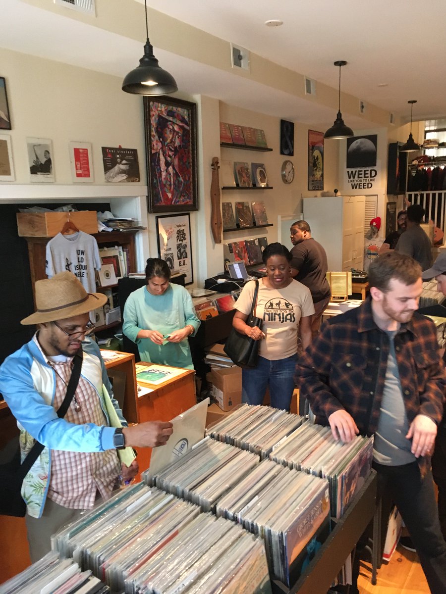 LinearTubeAudio's tweet photo. One of the best ways to #bringmusictolife is to head out to your local record shop and meet new people who also love music. 

Having a blast hanging out at Home Rule Records in #DC tonight. https://t.co/JgK7Y3EiAz

#vinyl #music #vinylrecords #community #smallbusinessweek https://t.co/QDd6ZCPjBI