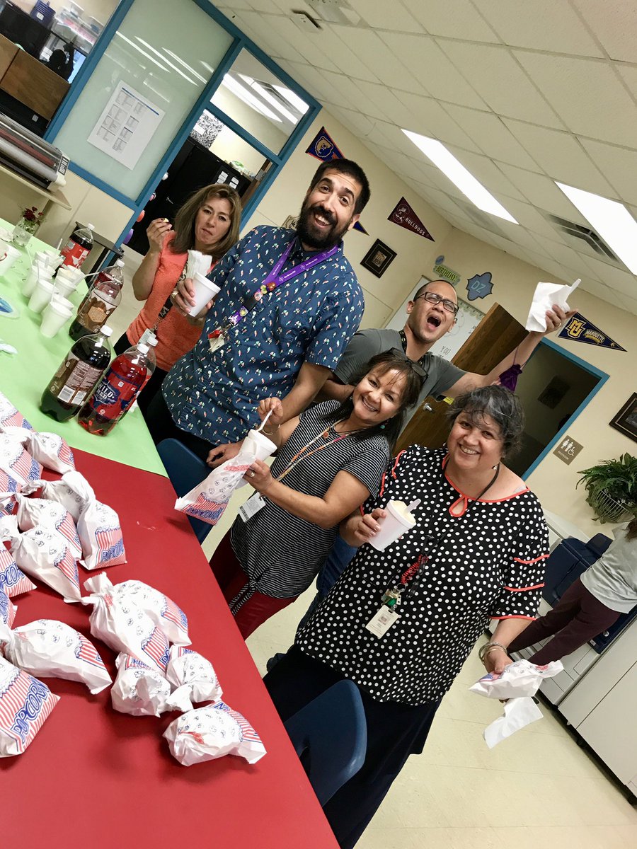 DeZavalaSMCISD's tweet photo. The little things that put a smile on our teachers’ faces. #TeacherApprecationWeek #DiamondTeachers https://t.co/i9KJnFwOit