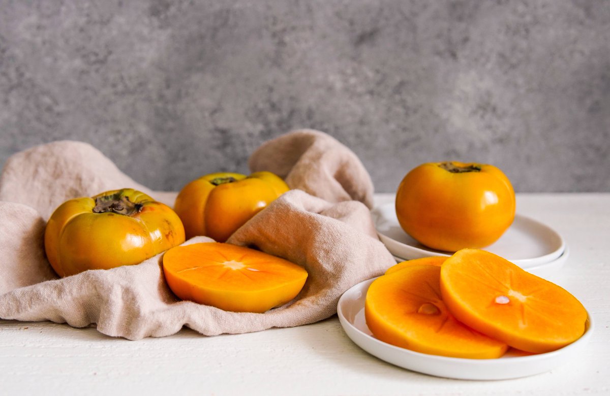 unitedfreshnz's tweet photo. These beautiful persimmons arrived in our office today. #NZpersimmons are super versatile and can be eaten raw or in 5+ A Day recipes. Check out https://t.co/qPoNzFk5D9 for inspiration. Thanks NZ Persimmon Industry Council #5adaynz https://t.co/cJmDKVAQtO