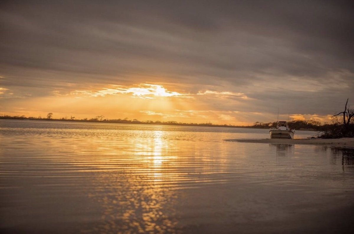 carolina_skiff's tweet image. We live for sunsets like this🌊🌴☀️
. . .
Stunning pics submitted by CSkiff super fan and previous photo contest winner Anthony B. Thanks for sharing, Anthony!
.
#carolinaskiff #fanpics #sunset