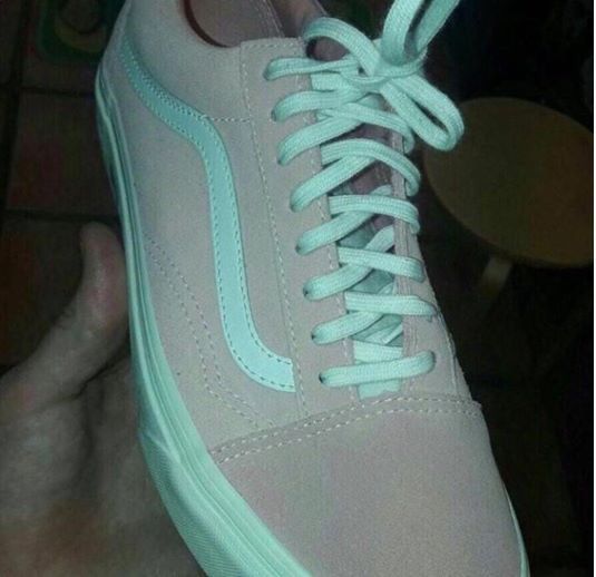 MFRMTemecula's tweet image. Completely non mattress related... Let’s talk about the mind and perception. What colors do you see in the image? Leave your comments below 👇🏻 
#perspective #colors #mindquiz #mfrmtemecula #temecula #commentsneeded  #feedback #observations