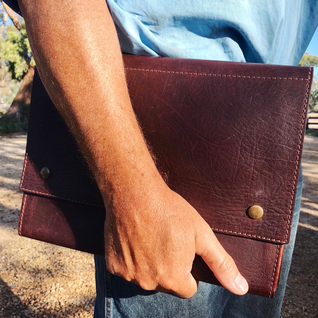 CountryCulture's tweet photo. New blog post up on Rusty Finds!
Finding impressionable gifts, especially on behalf of your business, can be a task. 
Read more here:
https://t.co/I6i5wW3PAd
•
#ccau #australianmade #australianleather #leathergoods #businessgifts #giftideas #buylocal #handcrafted #artisangifts https://t.co/kImi2mVmOG