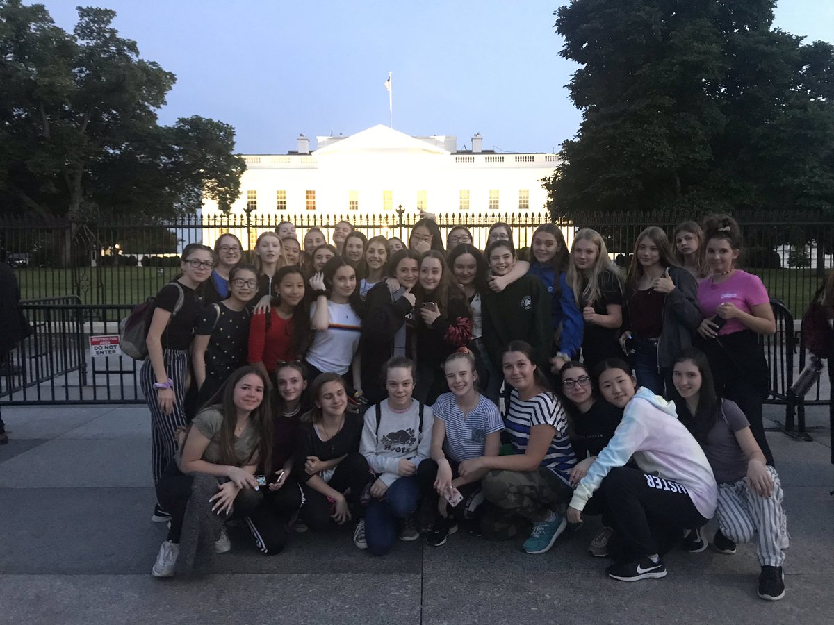 MsMorroneHNMCS's tweet photo. Evening walk to #thewhitehouse @HNMCS @MsPrilloHNMCS @MsGuayHNMCS @MsFellinHNMCS https://t.co/kyTYseVkps