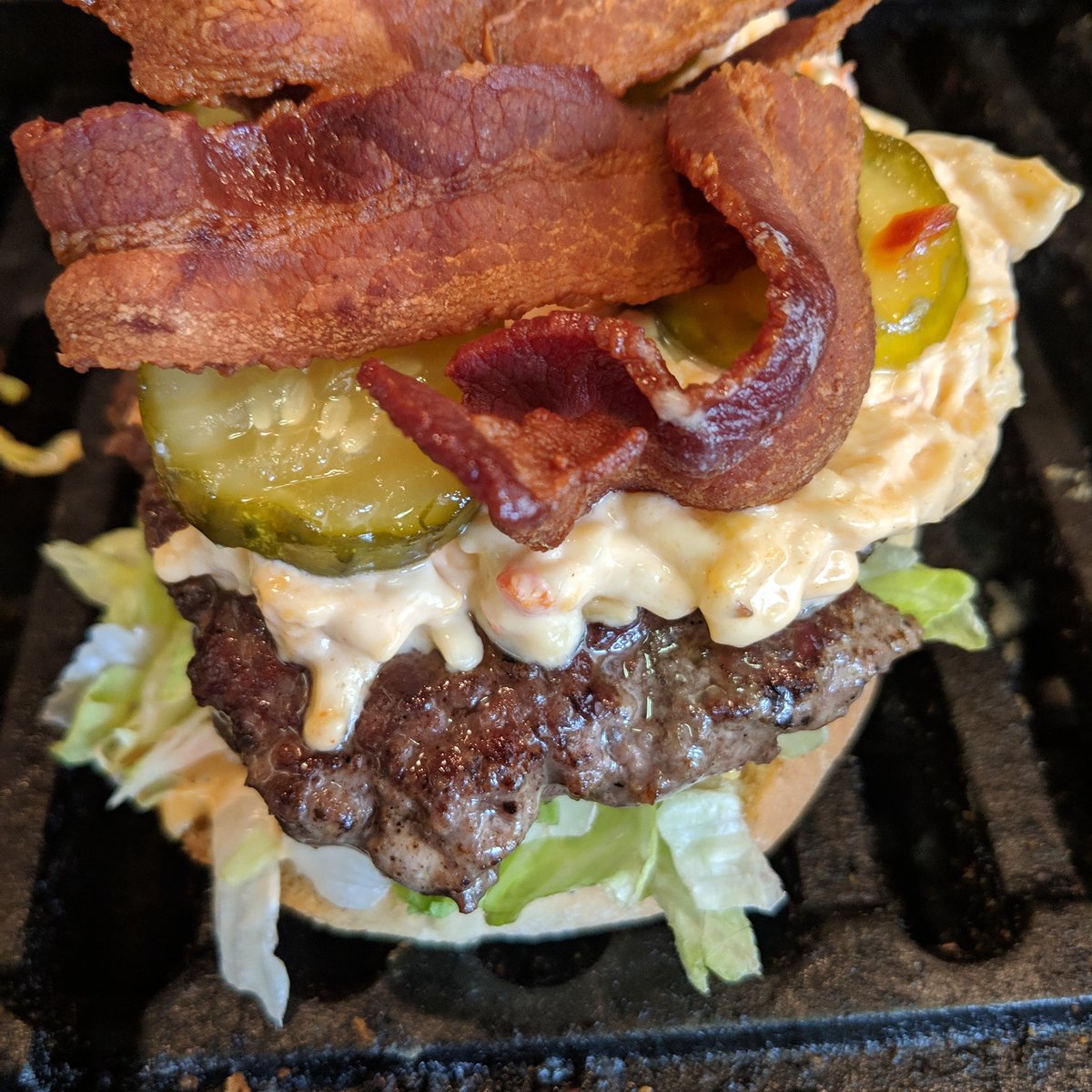 BangbiteSF's tweet photo. The Swine &amp; Bird Burger! Pimento Cheese, Hickory Smoke Bacon, BBQ Spiced Mayo, Trailermade Spicy Pickles.@BangbiteSF https://t.co/vYl9o3zkLC