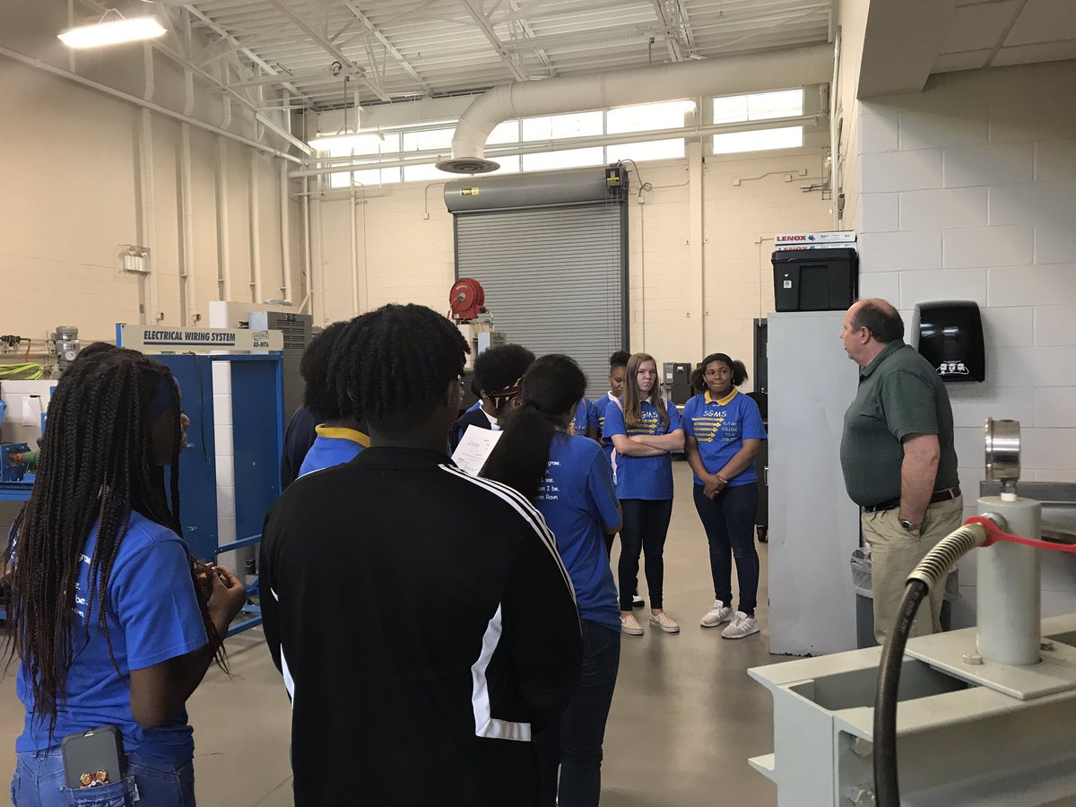 CLB_Dr's tweet photo. More from YLiT’s visit to Savannah Tech. Lots of questions answered and plenty of opportunities when access is granted and information is shared. #mykidsarereadytosoar #YLiT @MRRVH @LorenSnyder8 @aycook_sgms @MaryRyan_LCSS https://t.co/Ro74IXgmPq