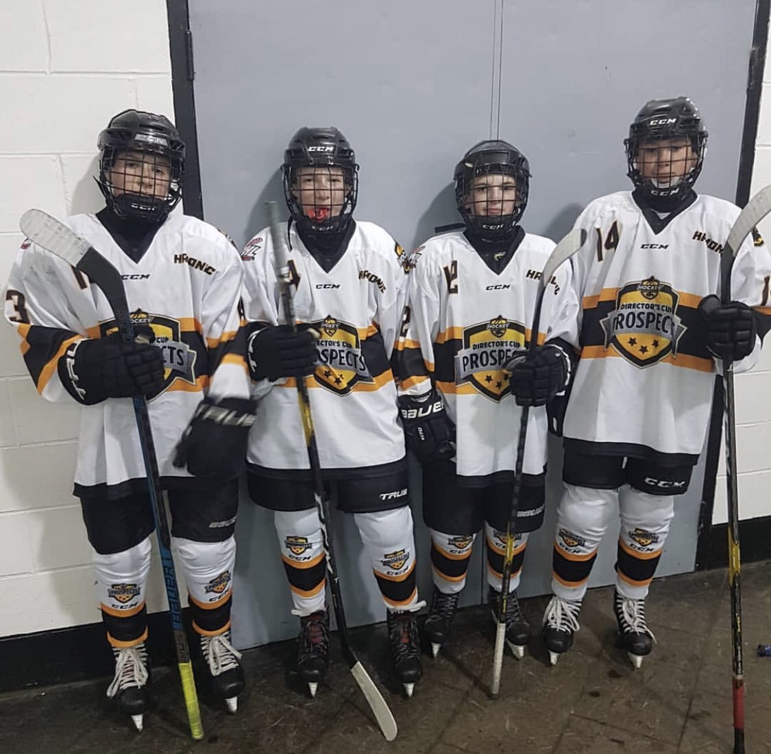 2Selects's tweet photo. Some pics of our boys post game at @hockeymanitoba #DirectorsCup https://t.co/Kv93olbbLz