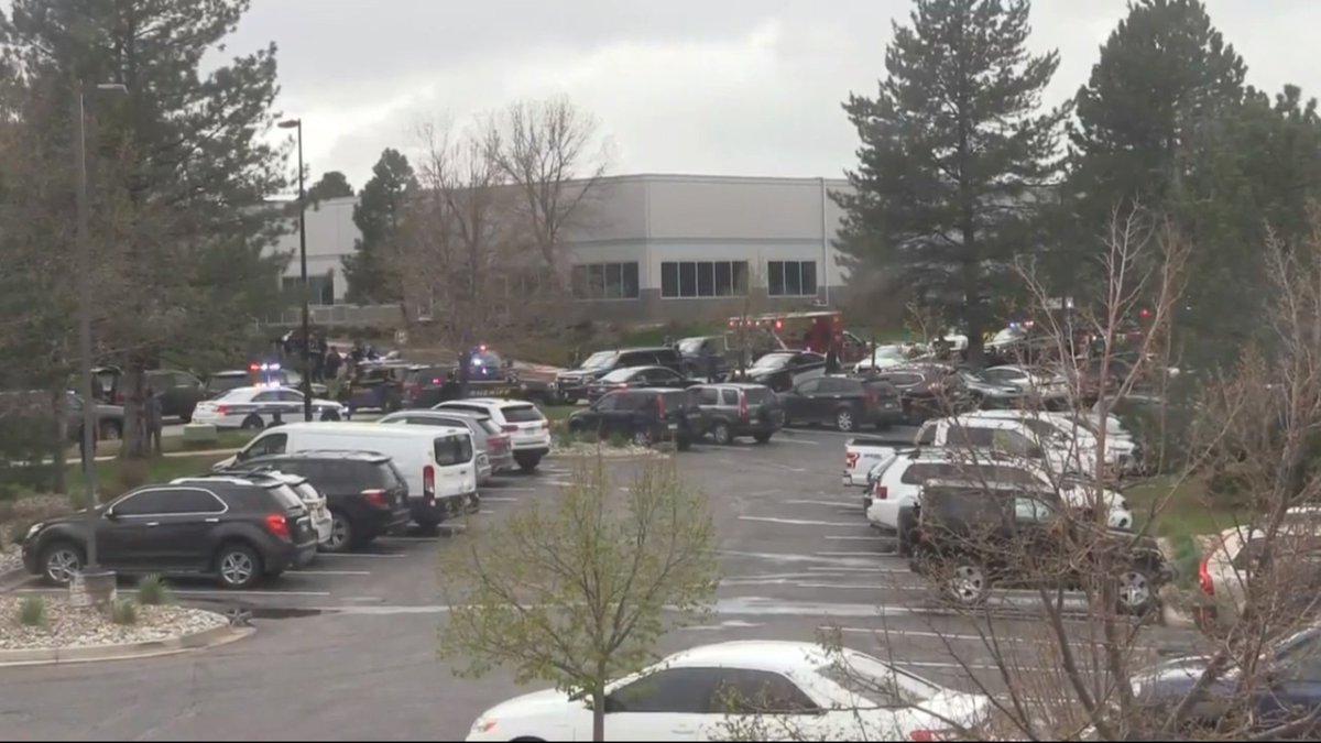 fox5dc's tweet photo. #BREAKING: HIGHLANDS RANCH, Colo. (AP) — Sheriff says 18-year-old male student was killed in shooting at suburban Denver school. https://t.co/ljAx1gdvFf https://t.co/AflYr14UWm