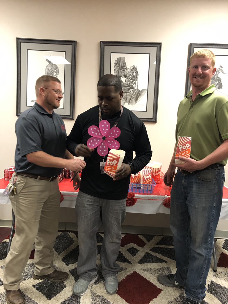 KHS_Cougars's tweet photo. #KHSTeacherAppreciationWeek is off to a great start! #PopcornTuesday https://t.co/VATLwhikQc