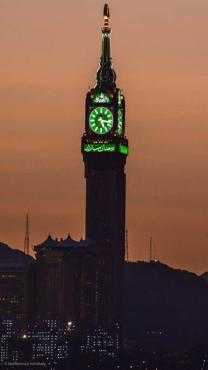 صور..

عبارة "رمضان مبارك" تزيّن برج الساعة بـ ⁧#مكة_المكرمة⁩ في ليالي #رمضان .