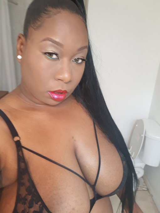 Find you one that can do both. 💋 https://t.co/pyg63LsH7n<a href="/tag/sexy"class="tags"><span>#sexy</span></a><a href="/tag/chestdermal"class="tags"><span>#chestdermal</span></a>