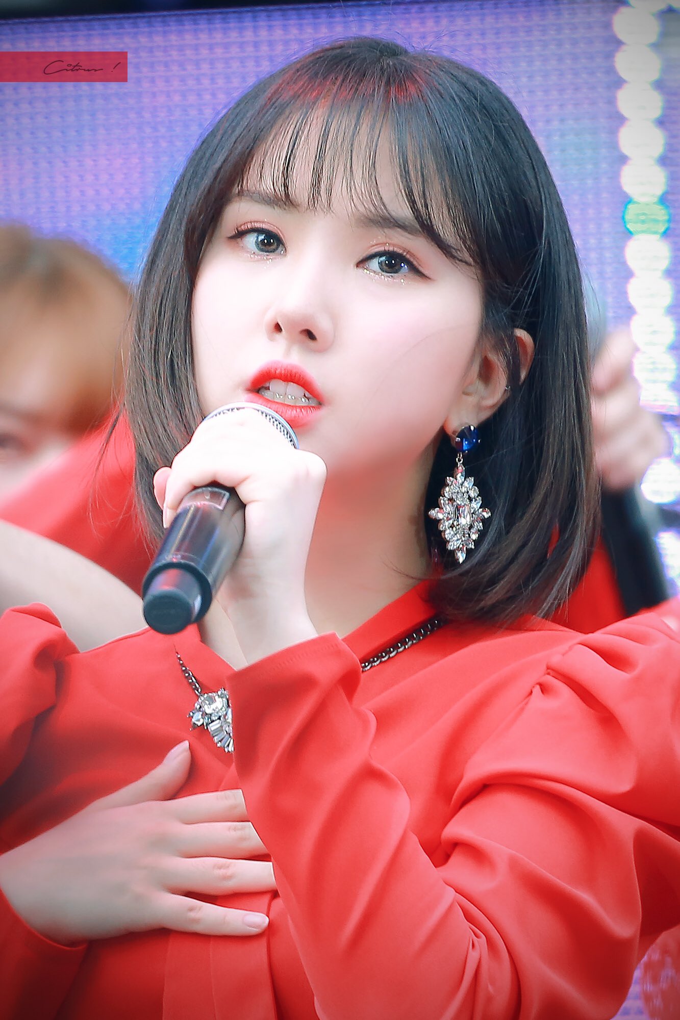 D6AZaJlUEAAYS_V.jpg:large