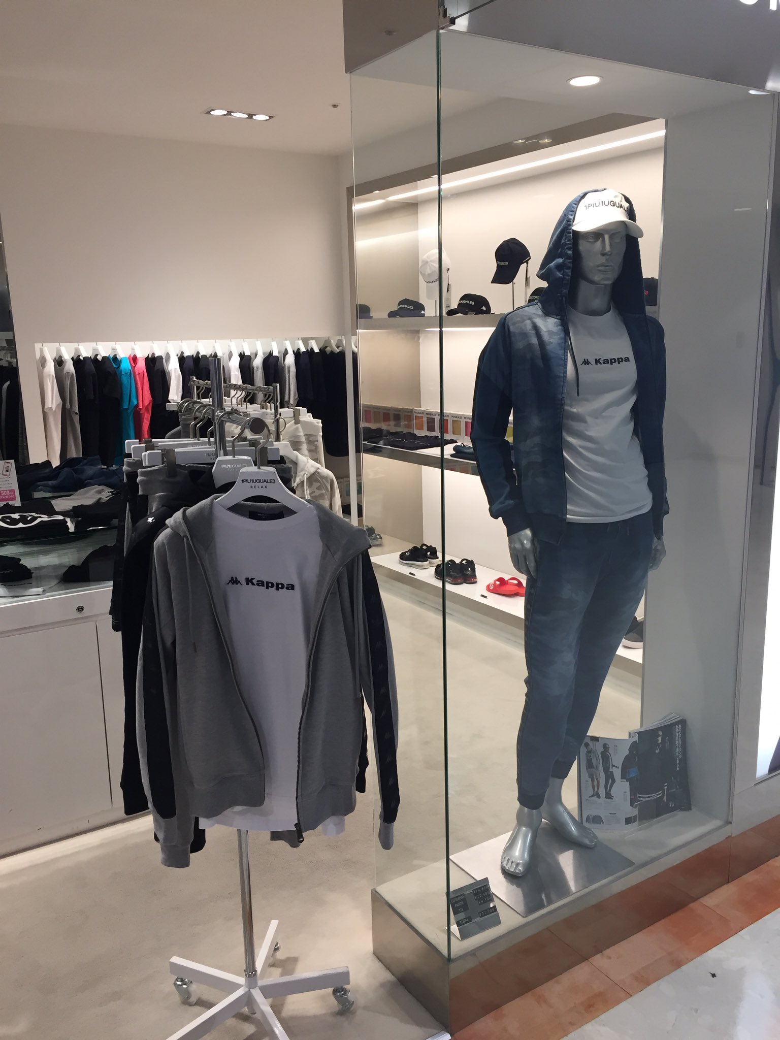 名古屋parco 名古屋パルコ 西館５階 1piu1uguale3 1piu1ugale3 ウノピュウノウグァーレトロ から イタリア スポーツブランド カッパ とのコラボ販売中です やんちゃでアイコニックなラグスポファッションが出来上がりました 名古屋パルコ