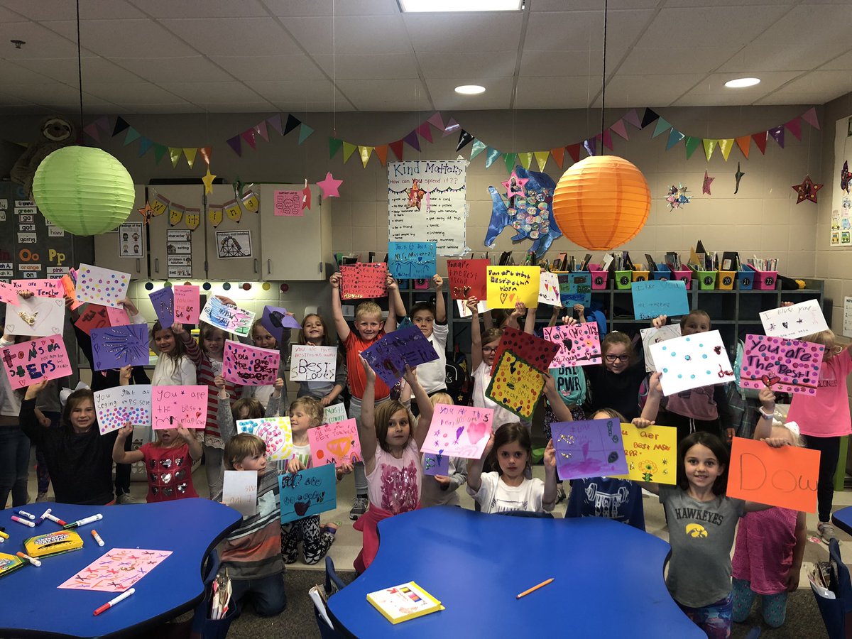 Masters_kinder's tweet photo. A big thank you to all teachers at @WalnutHillsEl! The kindergarten kindness passion club thanks you for all that you do for us! 💕 #givelove #choosekind @WaukeeCSD https://t.co/Auz8UzWZcp