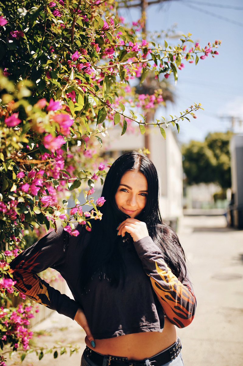 TeddieHartPhoto's tweet photo. @nicholejacklyne 🌸🌸🌸🌸 https://t.co/619TmVXt1h