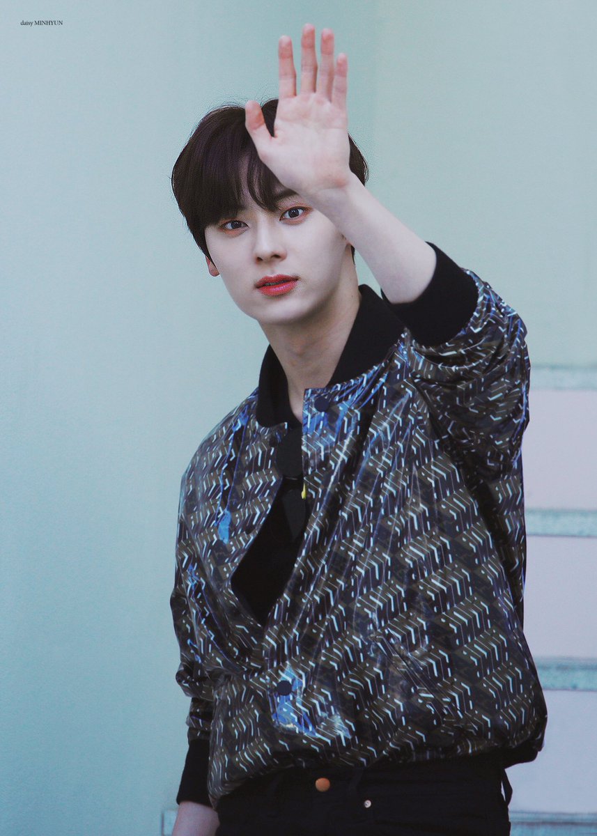 daisy_MinHyun's tweet photo. 190507 젠틀몬스터 #뉴이스트 #민현 #황민현
🤭 https://t.co/dKwMv3J9Ls
