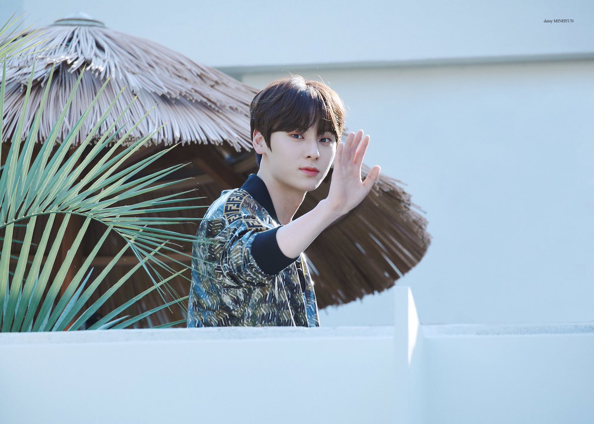 daisy_MinHyun's tweet photo. 190507 젠틀몬스터 #뉴이스트 #민현 #황민현
🤭 https://t.co/dKwMv3J9Ls
