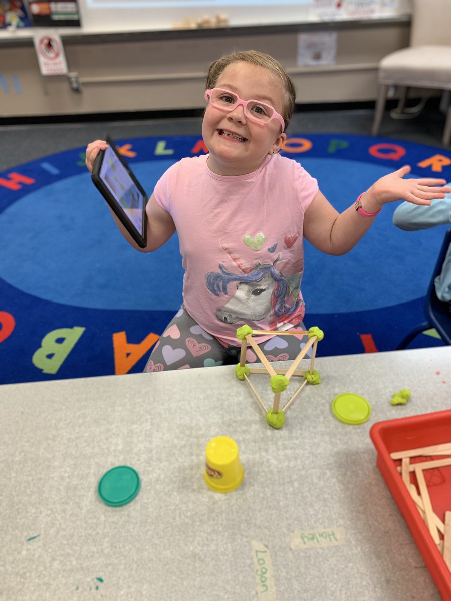 BassettsFirsts's tweet photo. Making 3D shapes to find the similarity and differences in certifies and flat faces. 

#umschamps #csdvt #csdmath #iteachfirst https://t.co/ESxR5zCtIs