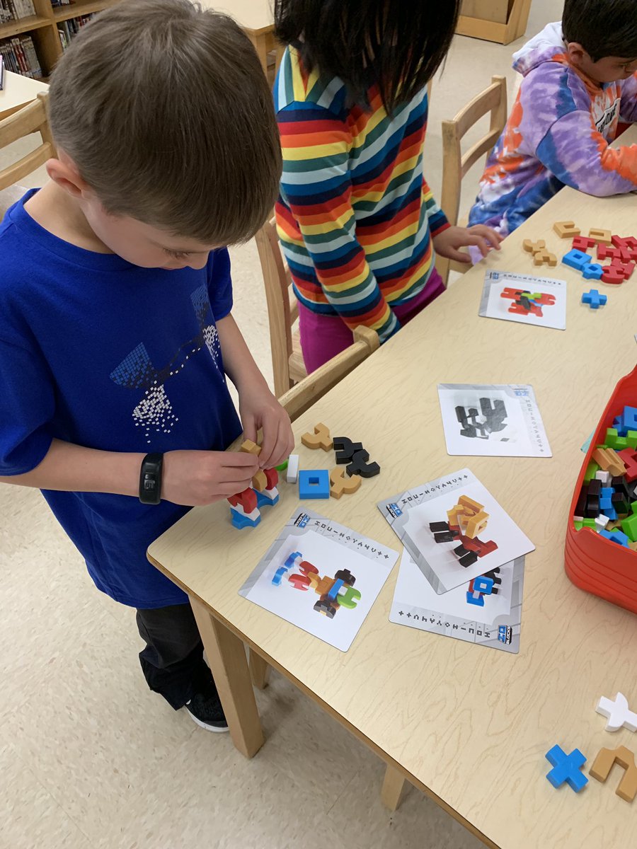 libratorymeg's tweet photo. 2nd grade Ss were challenged to build a 3D object from 2D picture. #ioblocks #STEAM #enrichmentgroup @Guidecraft @WaverlyParkElem https://t.co/qISaaDq2HO