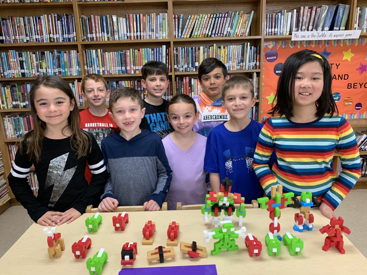 libratorymeg's tweet photo. 2nd grade Ss were challenged to build a 3D object from 2D picture. #ioblocks #STEAM #enrichmentgroup @Guidecraft @WaverlyParkElem https://t.co/qISaaDq2HO