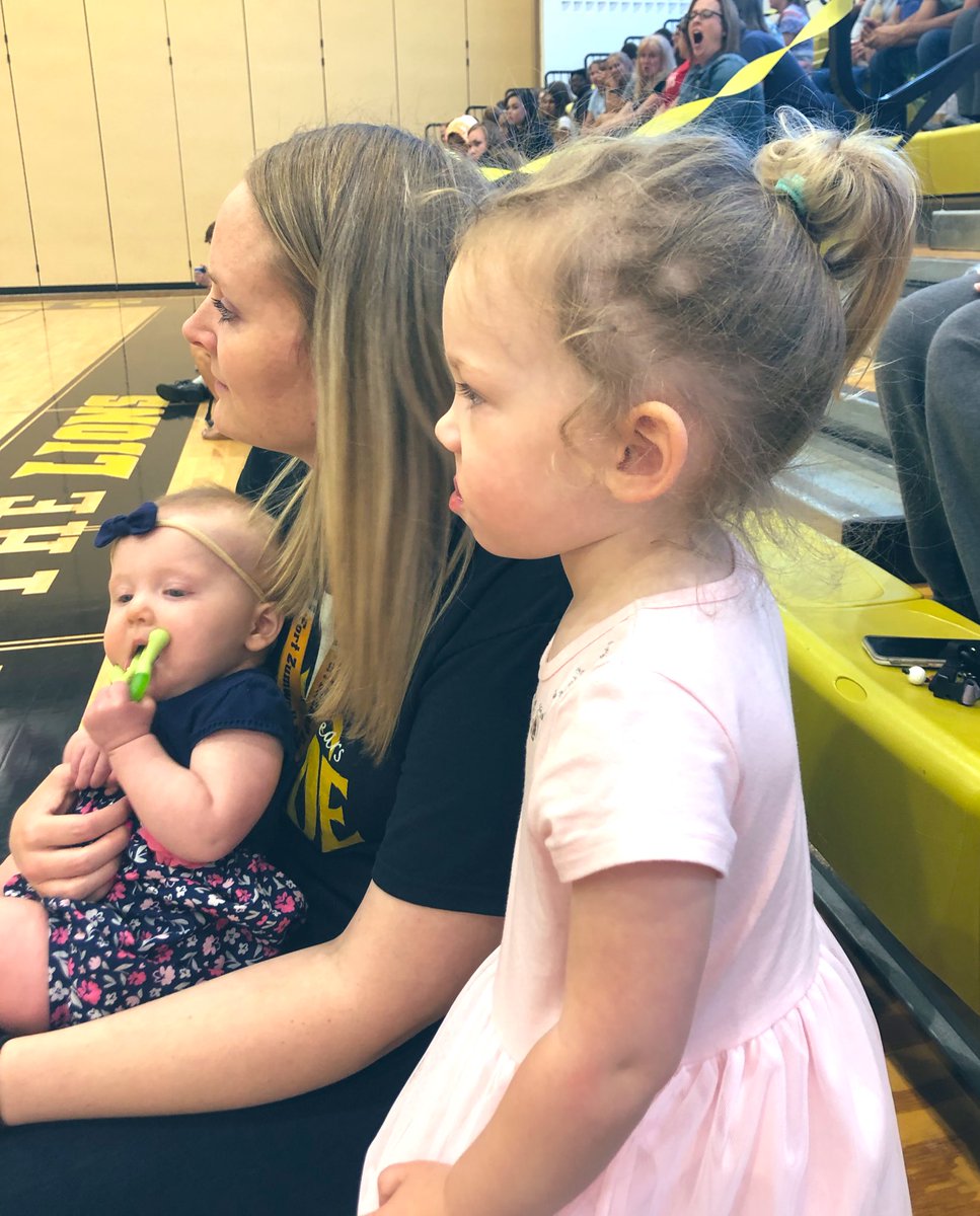 fzeleitman's tweet photo. Intently watching varsity volleyball on Senior Night! 🖤🏐💛🦁🖤 #facultyfans #tinyfans #futurelions @fzevenneman https://t.co/mkRhV4FVpy