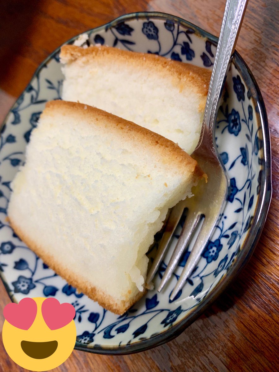 しろじん ちゃんねる V Twitter この酒ケーキ美味い W しっとりしててふわふわ めっさお酒染み込んでる 酔うわw 酒ケーキ 砂田屋 岩手