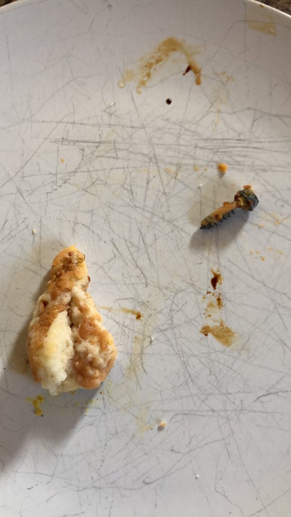porlagoma's tweet image. You guys are unbelievable @oscarmayer. My son @DaniAlvarez_16 found a screw in one of your sausages and you just sent him a coupon? That’s disrespectful!