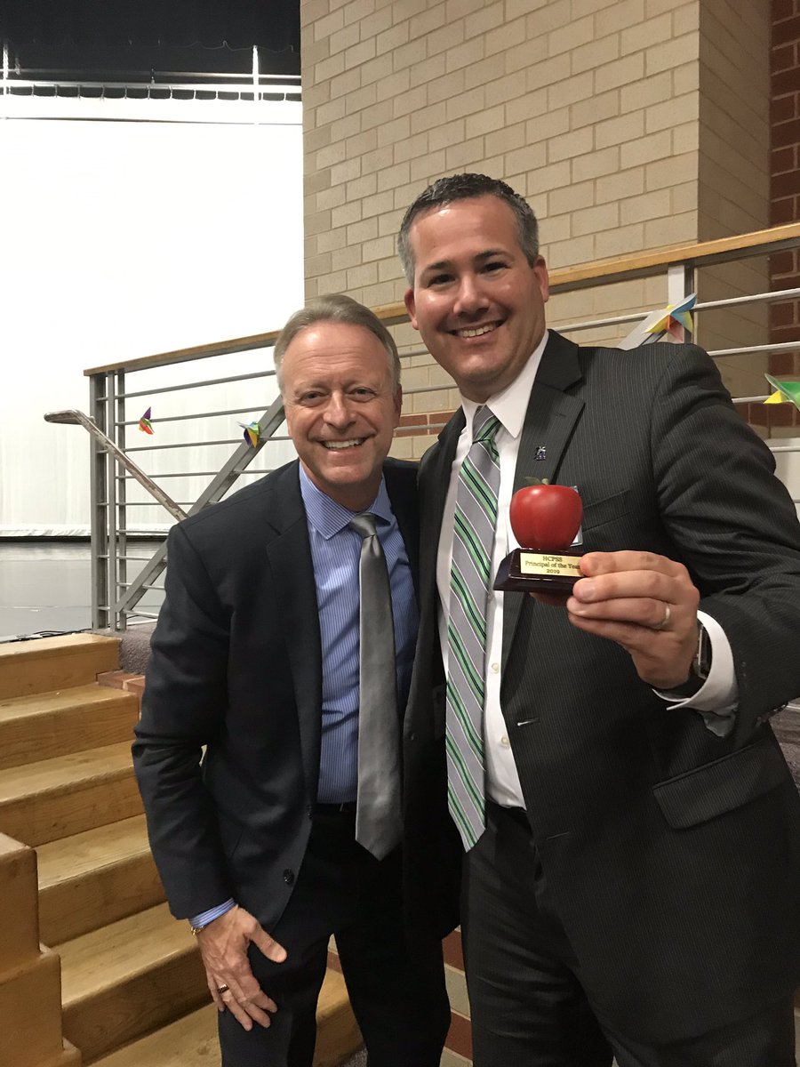 hcpss_smil's tweet photo. Celebrating our @HCPSS Principal and Teachers of the Year at the Work Hard and Be Kind Awards!!! @mjmsuper @hcpss_lrhs @hcpss_mhhs @hcpss_ges #CelebrateHCPSS https://t.co/cEte0T1QY6