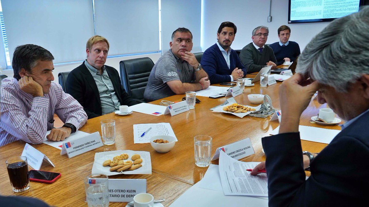 andoterok's tweet photo. Seguimos avanzando en el nuevo #PRODDAR, hoy viendo temas médicos, escuchando a los doctores Fernando Radice, Alejandro Orizola y Fernando Yáñez, el psicólogo deportivo Rodrigo Cauas, y los kinesiólogos Marcelo Vargas y Sergio Valdivia. #ChileLoHacemosTodos @kantor_pauline https://t.co/tGEp1f6Osi
