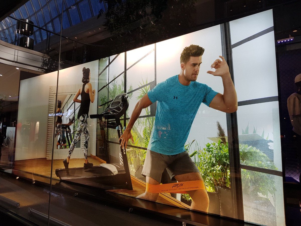 MatrixFrameAus's tweet image. Large 6m x 2.2m freestanding fabric lightbox on wheels installed by one of our local distributors at a retail store in Chadstone Shopping Centre in Melbourne.  Fully illuminated with one single face.

#lightbox #local #retaildisplay