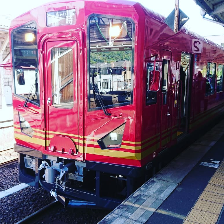 竹内弘一 On Twitter 丹鉄 京都丹後鉄道23年ぶりの完全新型車両ktr300系お披露目です わぉーかっこいい つり目は大江山の鬼のイメージ 鳶赤色 とびあかいろ は伝説の色 Usb端子もあるしトイレもひろーい 丹後に乗りに来てくださいねー くわしくは金曜日のkyobizx