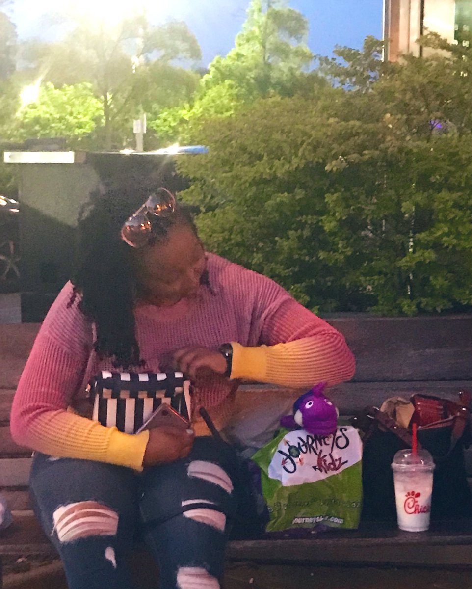 sherisa22's tweet image. @PiquaPete &amp;amp; @DonicaThd having a one on one about her shopping 🛍 behaviors #HRFundamentals @mr_chrisharmon @dlr758 @Manny_HDU @KHall_HDU  #retailtherapy