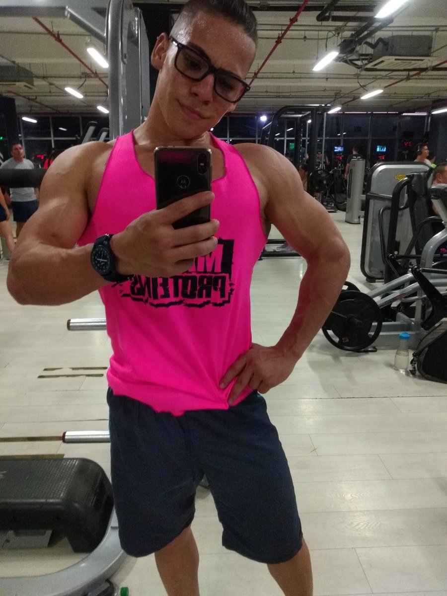 MessierMuscle's tweet photo. #Flirt4Free #gymmotivation #mensphysique #boystrong #stronglife #fitnessmodels https://t.co/LB4hvUMBYZ