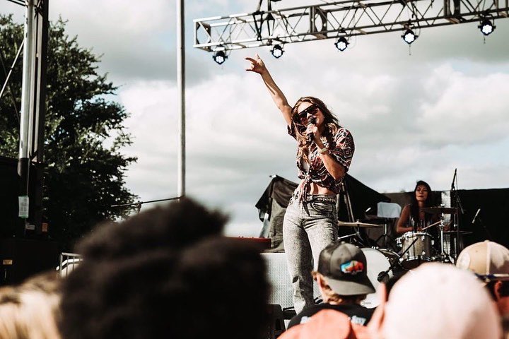 abbya_music's tweet photo. GOT HOME FROM @offtherailsdfw YESTERDAY, HEADING OUT TO LA RN &amp; COUNTING MY BLESSINGS LOOKING AT THESE PICS (especially last one what the heck😭) CUZ WHAT THE FRICK I GET TO DANCE &amp; SING EVERYDAY &amp; YA'LL ACTUALLY COME TO WATCH ME DO WHAT I LOVE SO THANK YOU
📸: @ZackMorrisMEDIA https://t.co/YlkR6lV6d2