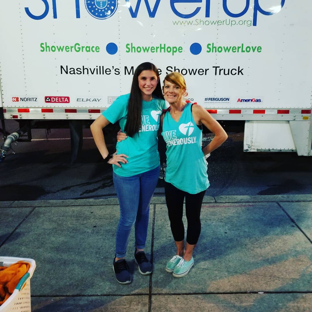 StreetTash's tweet photo. @ShowerUpNash Got to serve with some pretty amazing folks Monday in Nashville! #showerup #showergrace #showerhope #showerlove #volunteers https://t.co/3T2UsPor9I