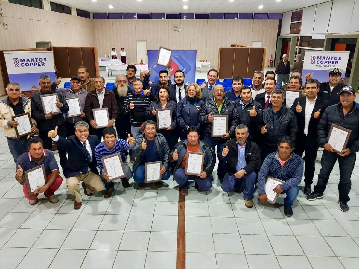AtacamaEconomia's tweet photo. SEREMI @Manu_Nanjari y @GChanaral @iurcullu participan en cierre de Proyecto de Fomento Productivo de @MantosCopper y @CORPROA junto a dirigentes y socios de sindicatos de pescadores artesanales de #Chañaral. Seguiremos apoyando iniciativas que promuevan el desarollo del sector. https://t.co/UJcSzBtIho