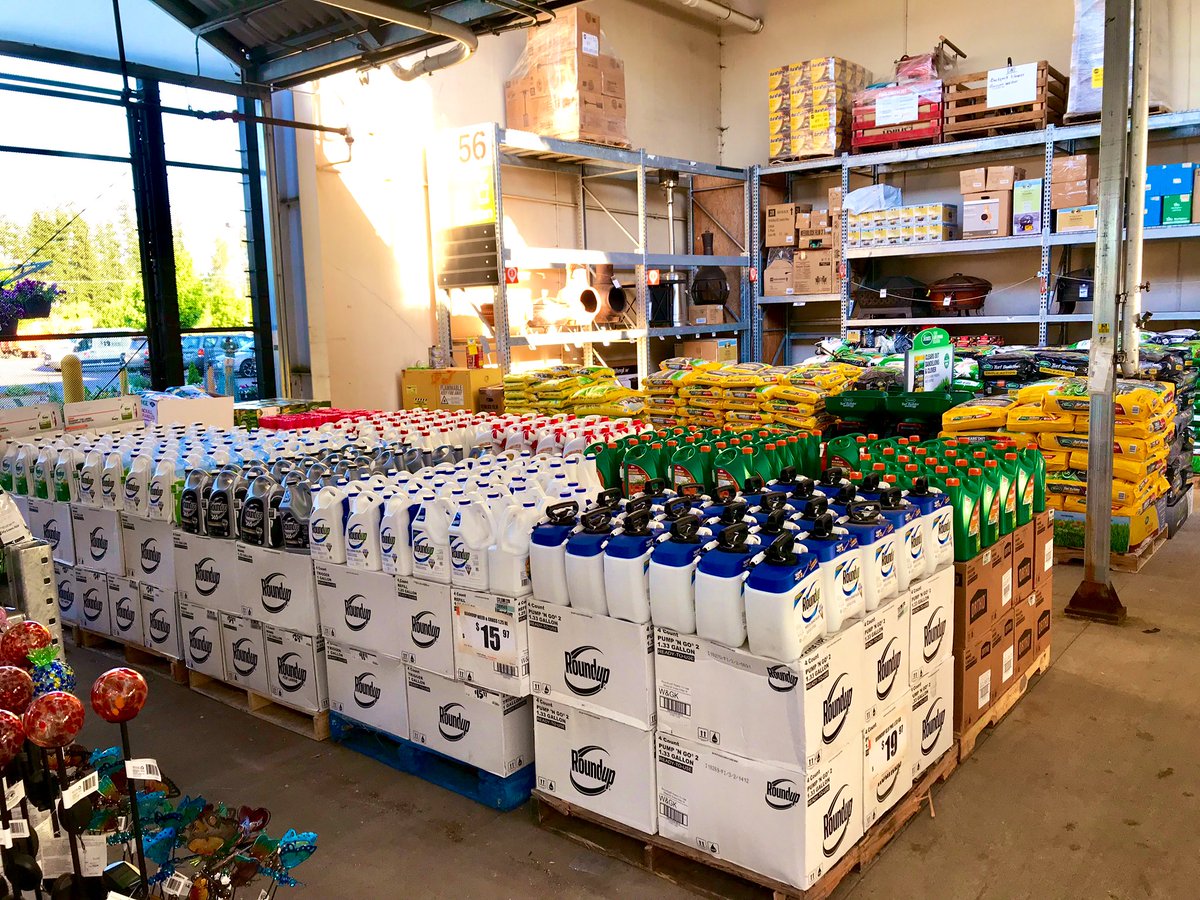 THDHAMEISTER's tweet photo. Locked and loaded for a busy week in garden! #4726mightymarysville #ownthespring #gardenseason #scottsmiraclegro @areyna4707 @TracieD317 @MiracleGro https://t.co/BcUlzgDlTd