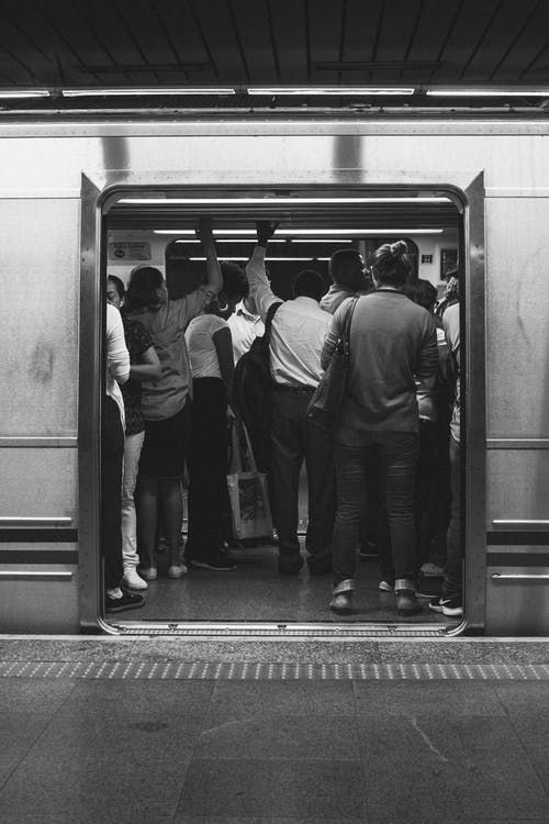 OnelineSBC's tweet photo. Ever walked into a room of strangers and not know where to start? People attend networking events every day with no plan of action on what they want to get from the event. Talk to @OnelineSBC about how to network effectively for your  #smallbusinesses https://t.co/IYwMQ2E9ke