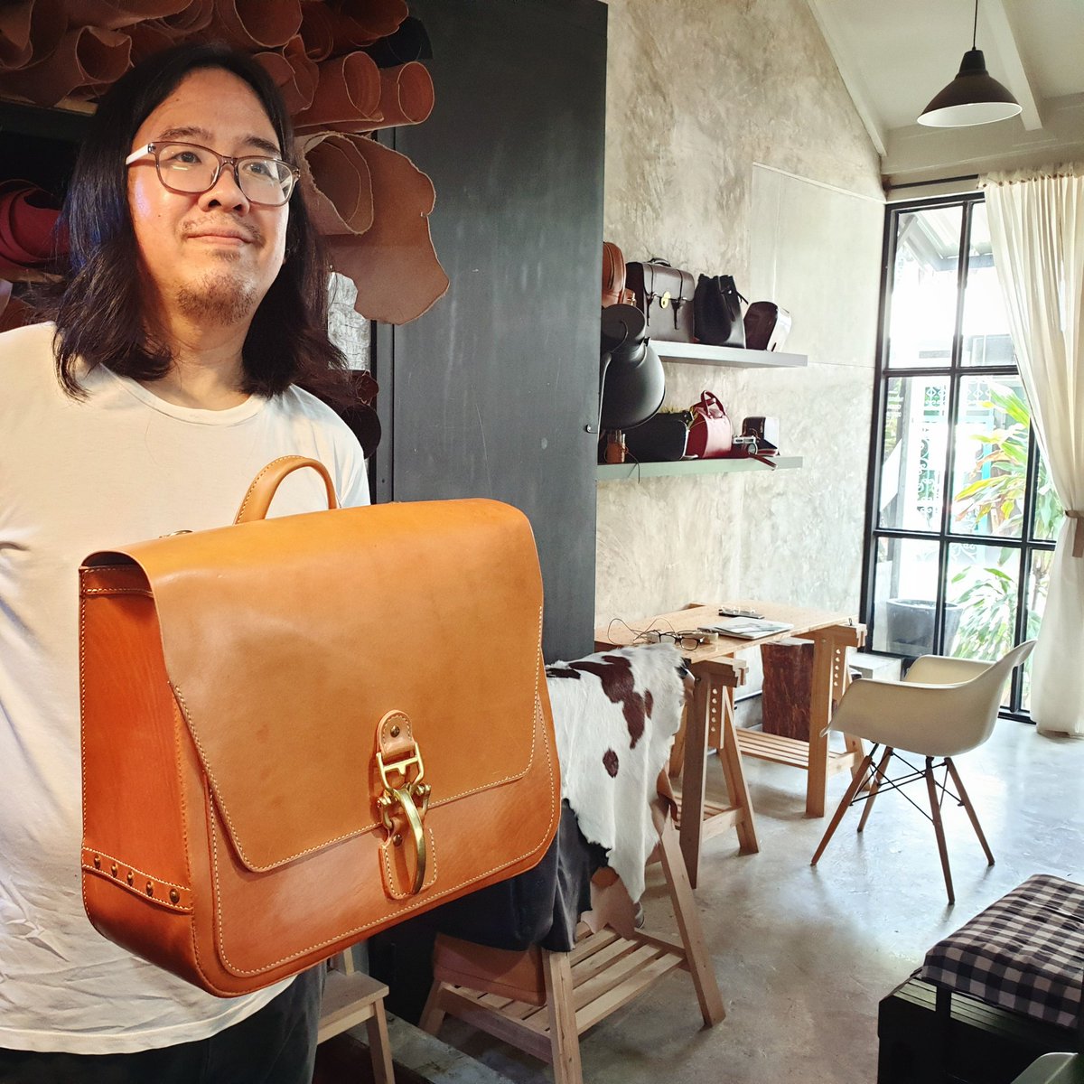 craftsmangus's tweet photo. #usmailbag #craftsmangus #craftsmangusetsy #leatherbagpattern #LeatherAddict #leatherbaghandmade #leathercrafts #leatherworker #handmadeleathergoods https://t.co/zCN00uzqat