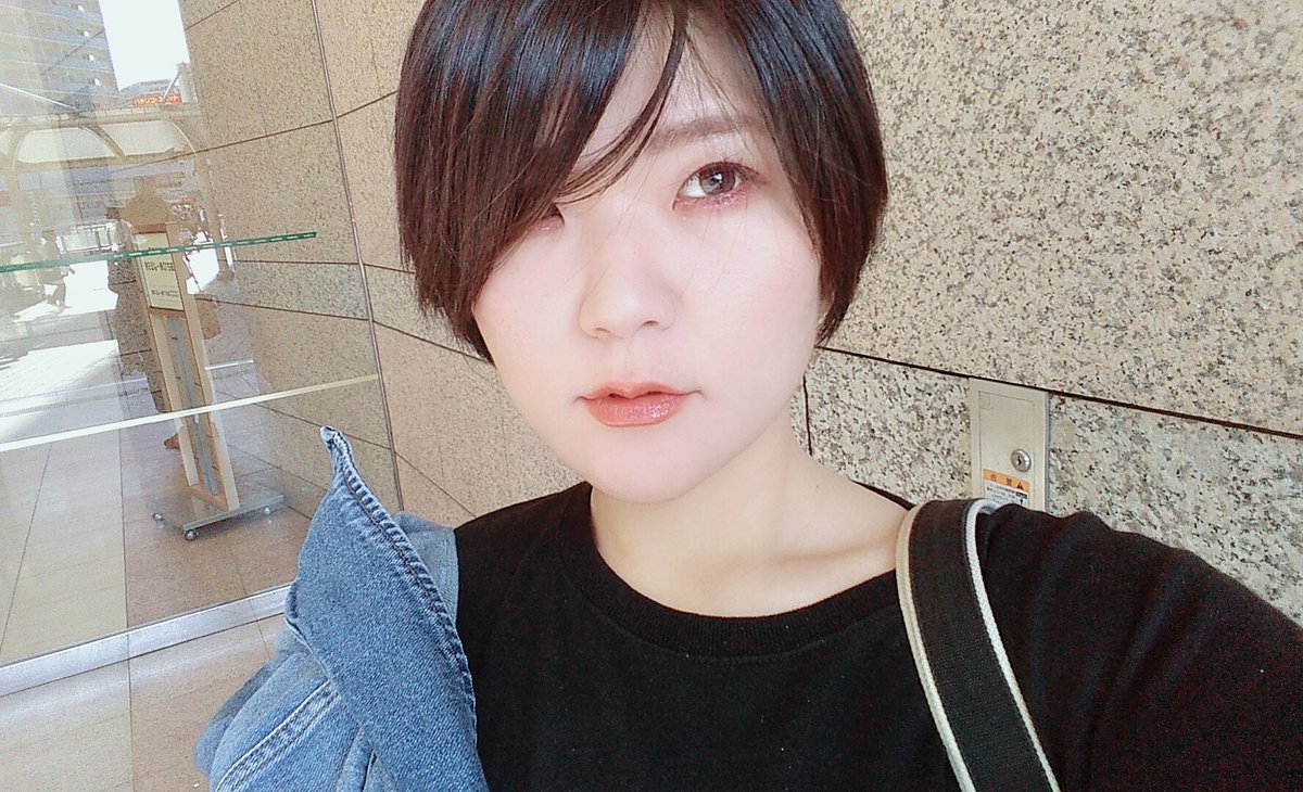 表情 豊 私は黒髪だけど黒髪はポリシーでもなんでもなくただ面倒だからという理由の黒髪 だし顔は厚化粧メイク大好き顔面つよつよババァなのでどこの層からもモテないぜ こんなことがあっていいのかよ