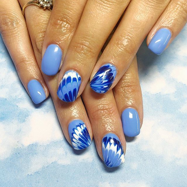 But of 90s #tiedyenails blue like the weather today! #90snails  #thegossipnailbar #bristolnailart #bristolnailbar #nailartbristol #nailsalonbristol #oldmarket #cutemani #uknailtech #uknailart #nailbarbristol #nailsalonbristol #freehandnails #freehandnailart #freehandnailarti…