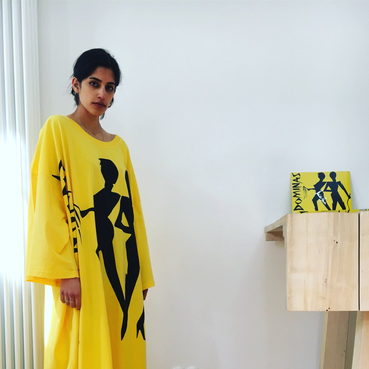 fetischterranov's tweet photo. #domina 10XL #Tshirt #towneslab #fabrikneu at #townesberlin blumenthalstrasse 11 #berlin #schoeneberg a couple of #originalpressing #teninchvinyl #wespendomina original artwork by kraftwerk https://t.co/1deLAhDTGB