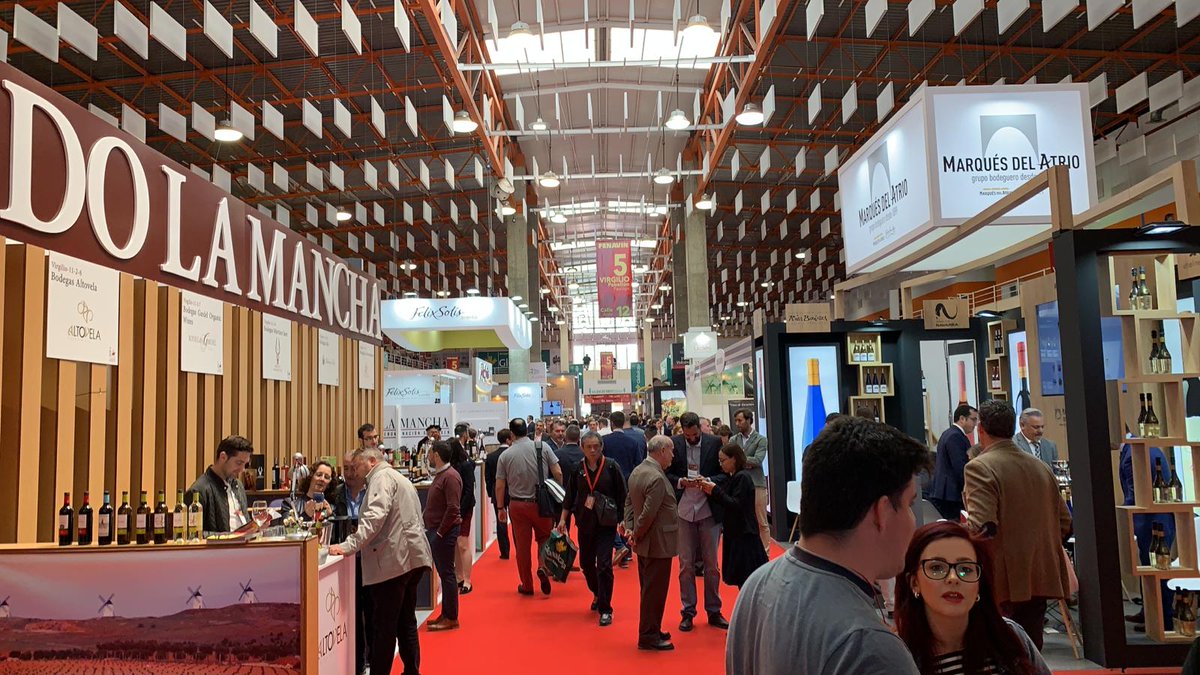 OresyBryan's tweet photo. Ayer tuvimos una cita en @Fenavin_Oficial la feria de referencia del #VinoEspañol donde hemos aprovechado para saludar a algunos clientes y de paso degustar sus estupendos vinos @bodegasdelsaz https://t.co/T9Je43uQ1p