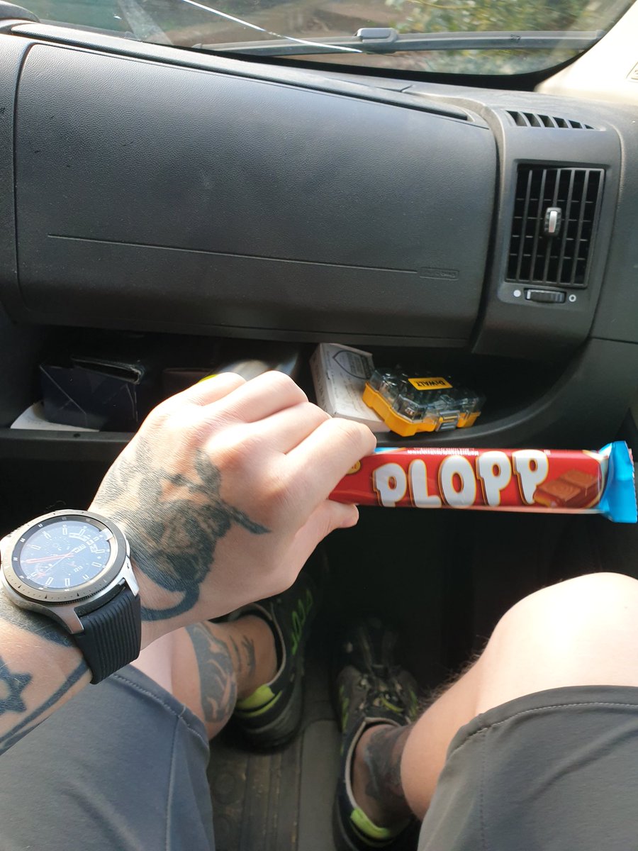 OfficialWiberg's tweet photo. Look what i got for a birthday present from my friend when i meet him this morning. A plopp candy 😍
By the way, i love my new watch 😍#birthday #birthdaypresent @SamsungMobile @Samsung #galaxysmartwatch https://t.co/CLroONFzkw